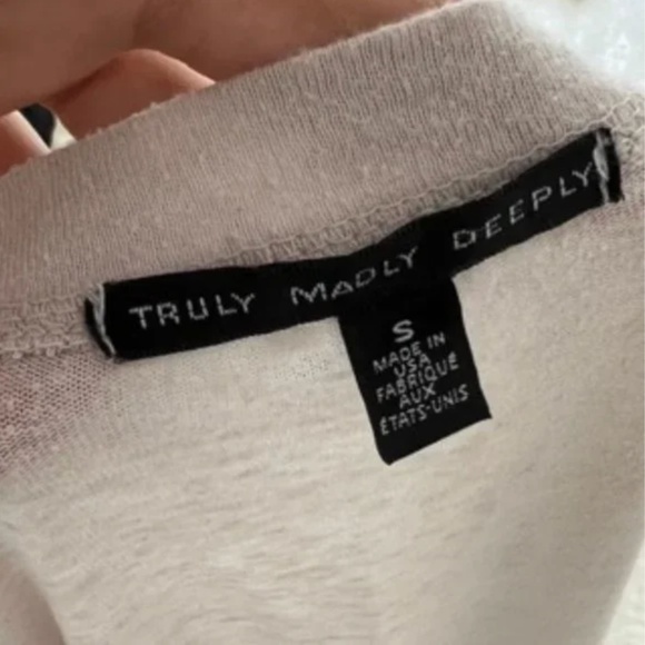 Short Sleeve Crewneck Pocket Urban Outfitters Truly Madly Deeply T-Shirt [Small] - Picture 3 of 5